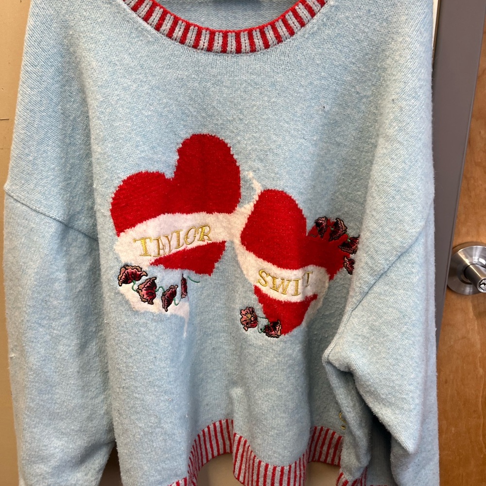 Host pick🎉Taylor Swift Blue Heart Sweater 4X/ HOST PICK 🎆spring cleaning party